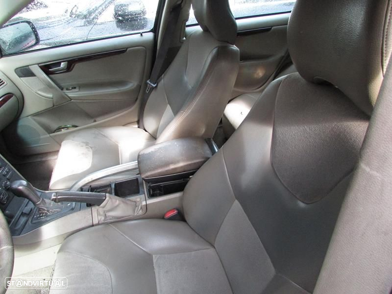 Volvo XC70 2.4 D5 de2003 - Peças Usadas (5905) - 5