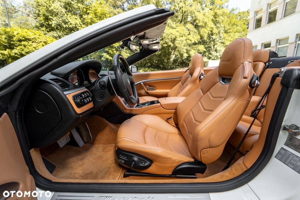 Maserati GranCabrio Sport - 22