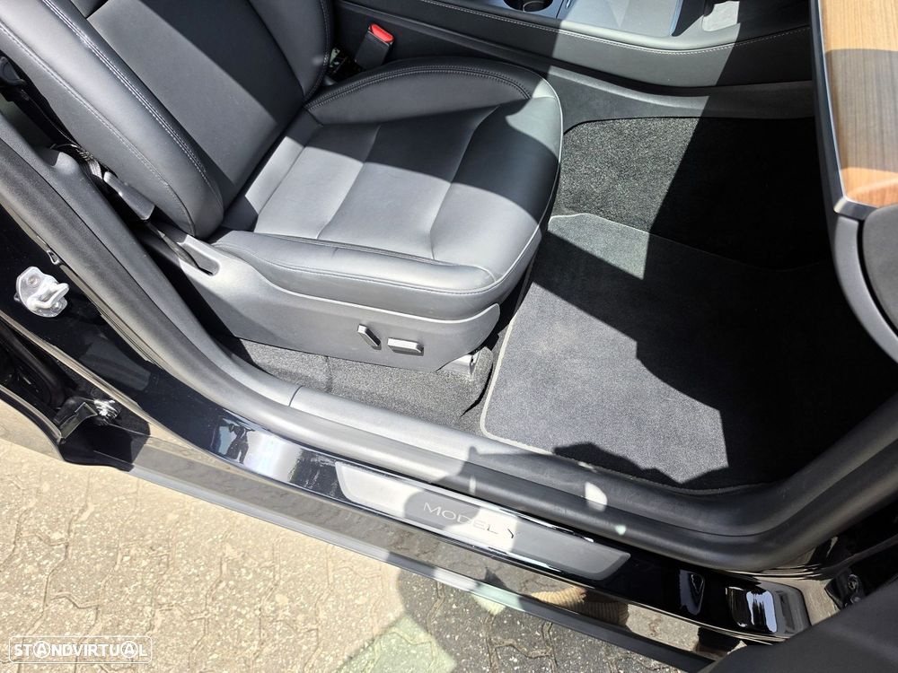 Tesla Model Y Long Range Dual Motor AWD - 30