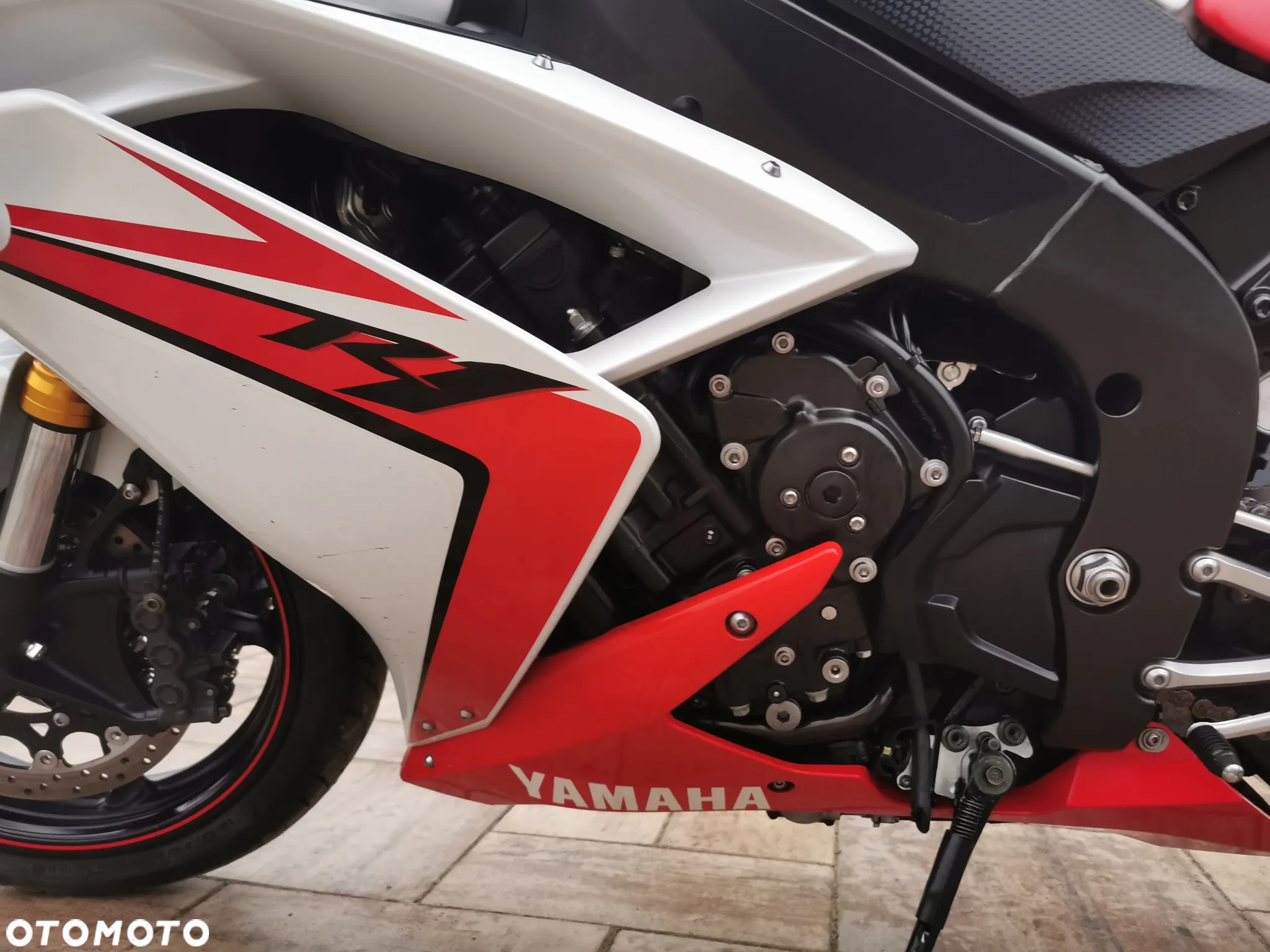 Yamaha R1 - 13