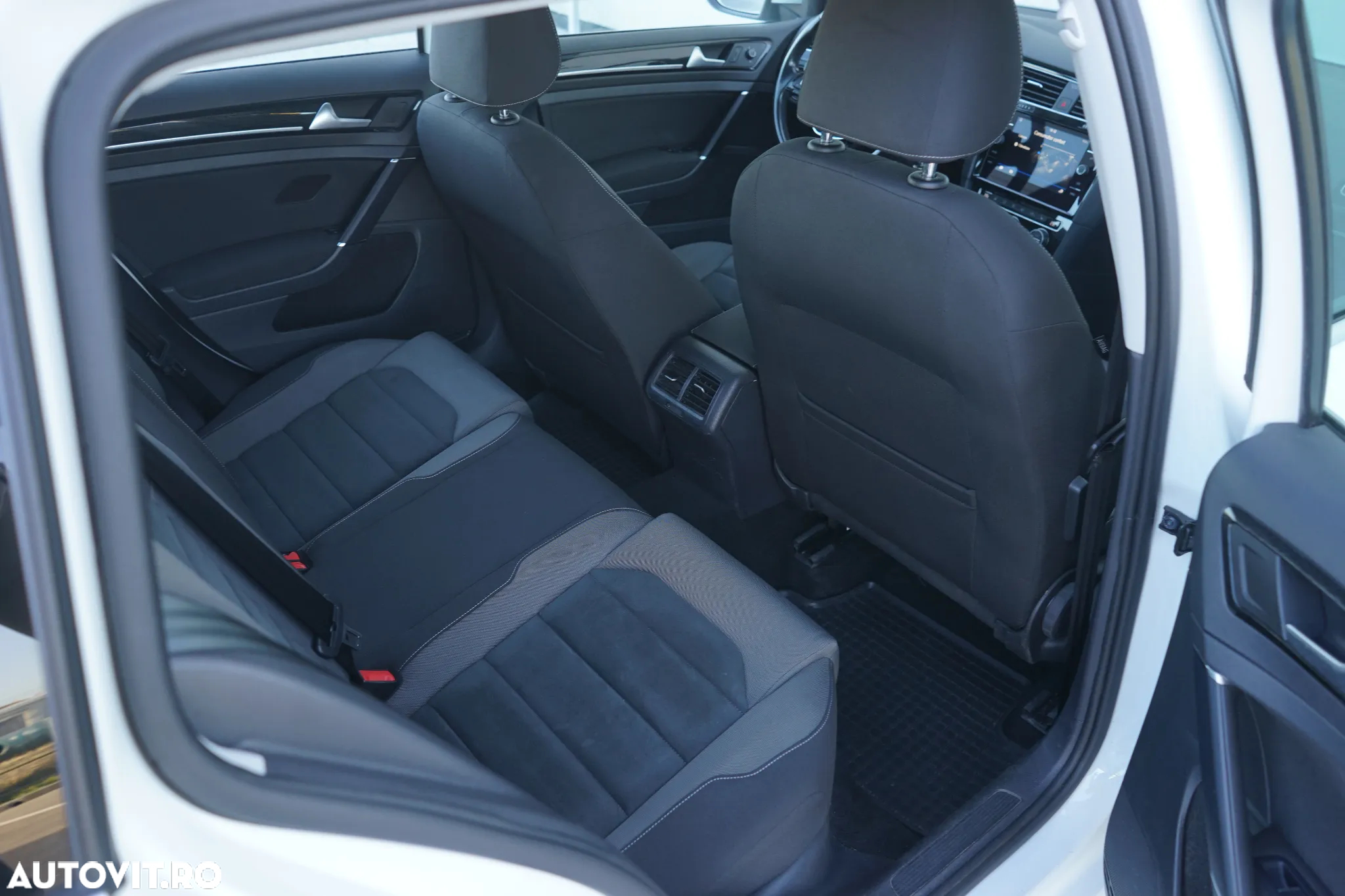 Volkswagen Golf Variant 2.0 TDI SCR DSG Highline - 22