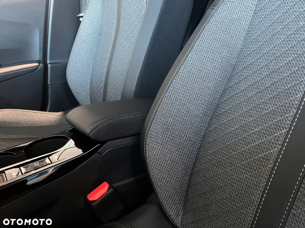 Peugeot 2008 PureTech mHEV Allure e-DCS6 - 24