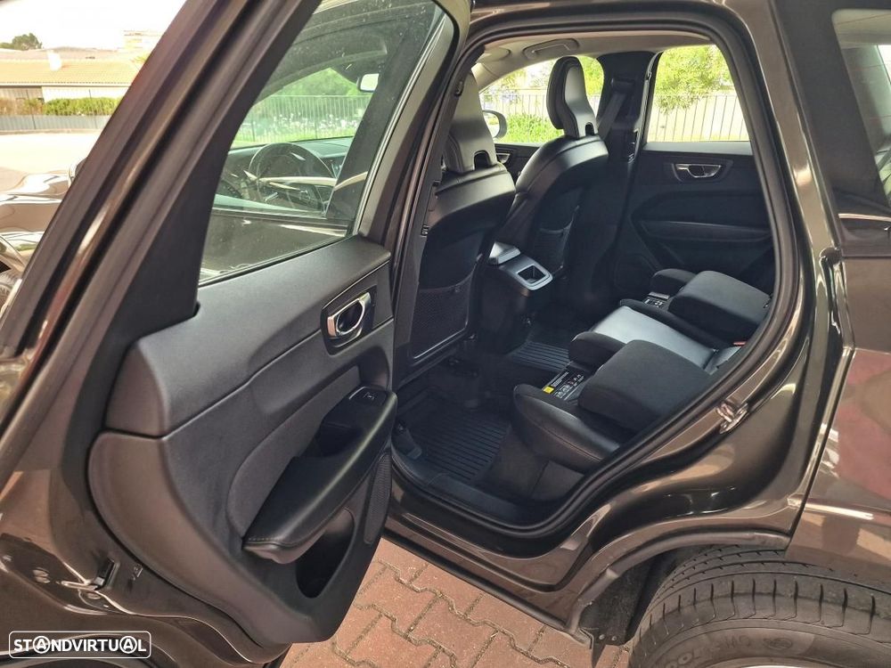 Volvo XC 60 2.0 D4 Momentum Geartronic - 15