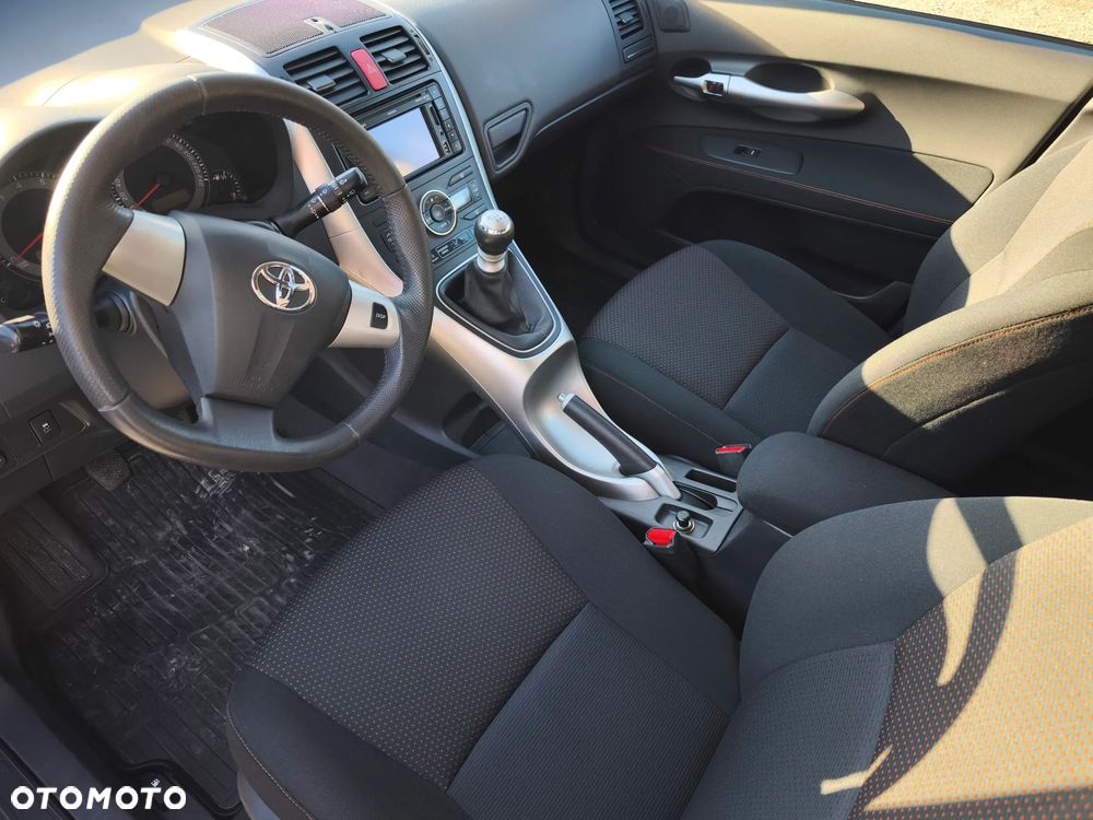 Toyota Auris 1.6 Club - 9