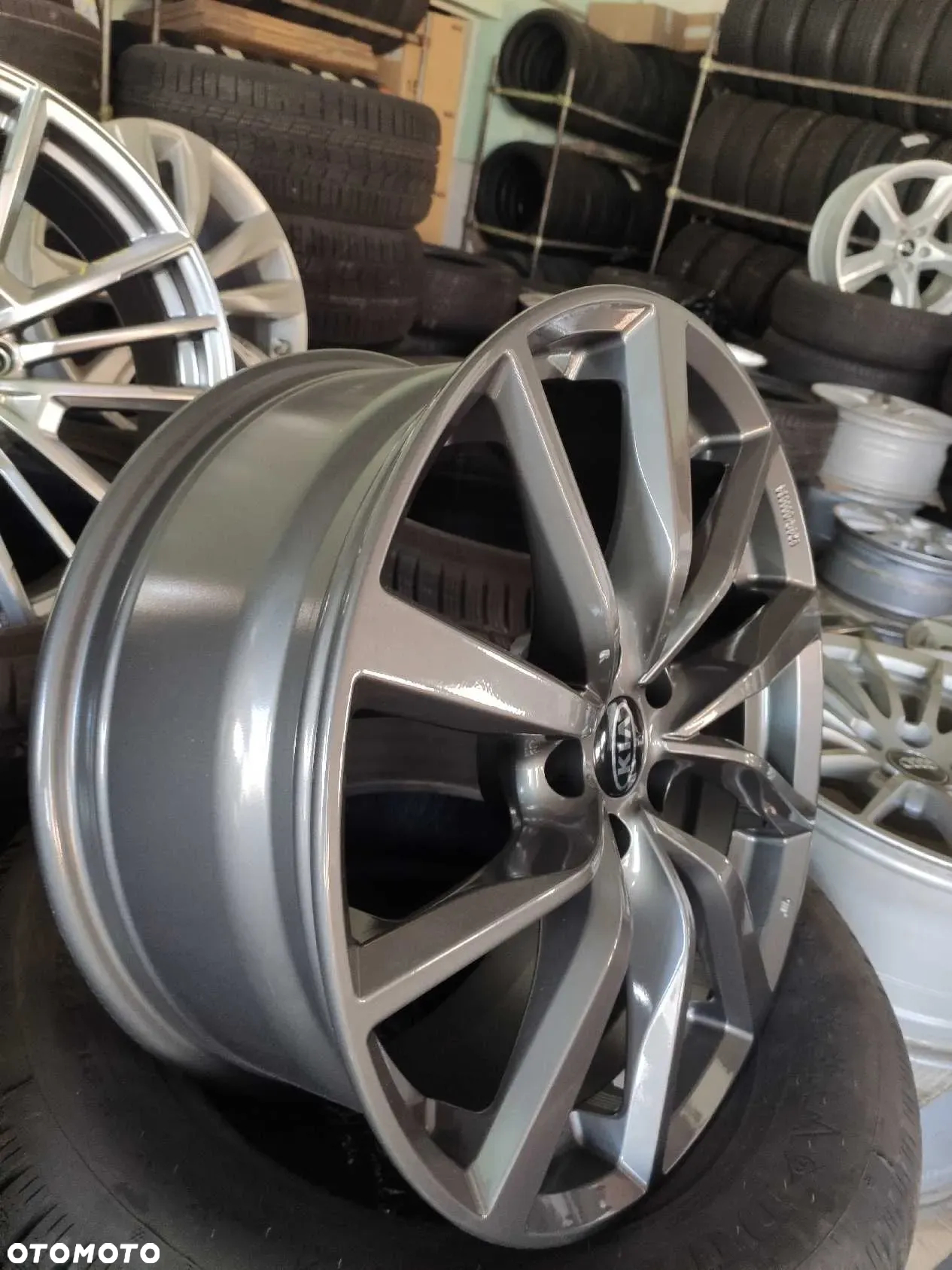 Felgi aluminiowe Dezent 8.5" x 19" 5x114,3 ET 46 , pasują do Toyota Avensis RAV4 Corolla Verso Lexus Honda Mazda Kia Hyundai Mitsubishi - 2