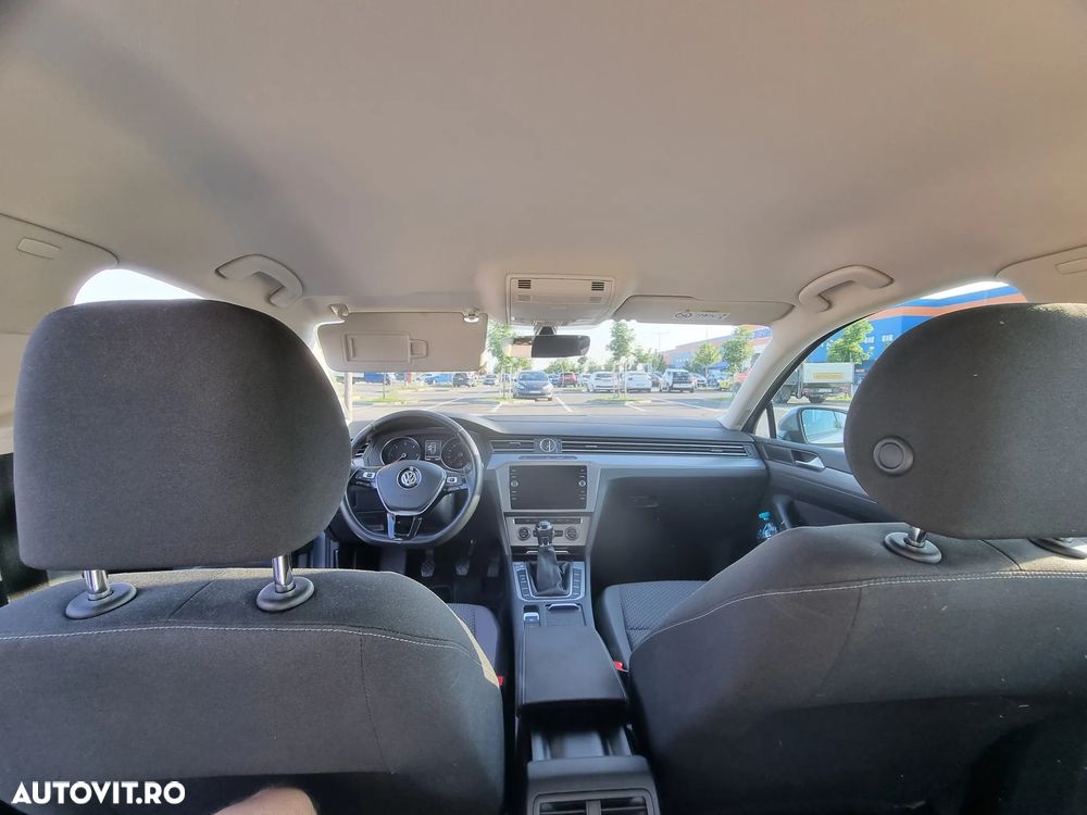 Volkswagen Passat 2.0 TDI Trendline - 13