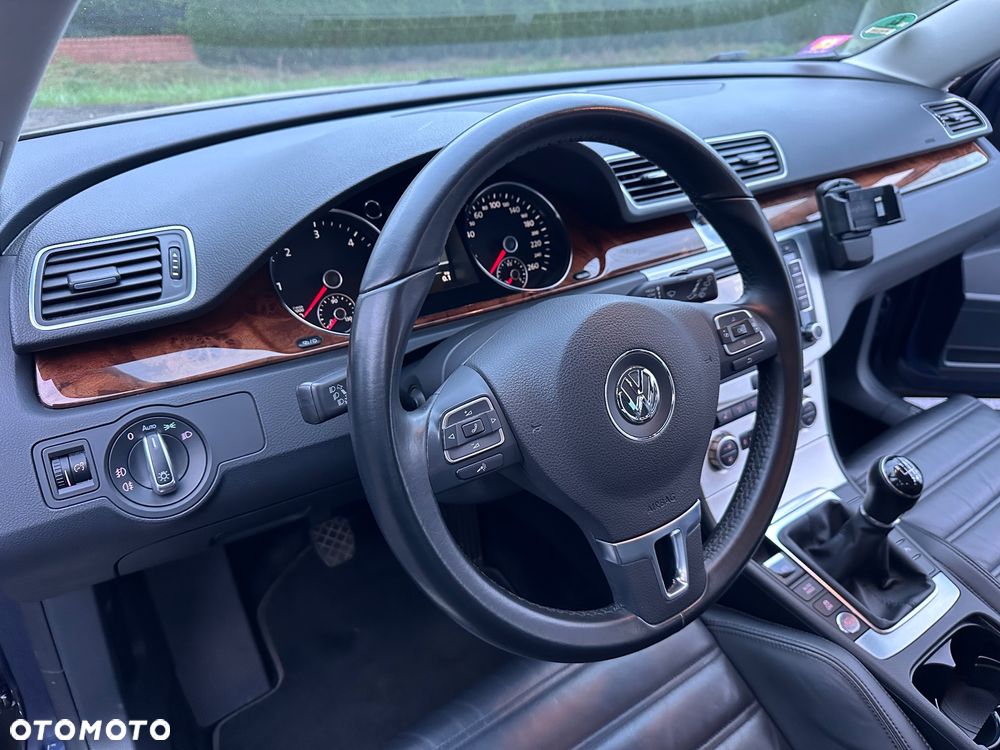 Volkswagen Passat 2.0 TDI Highline - 17