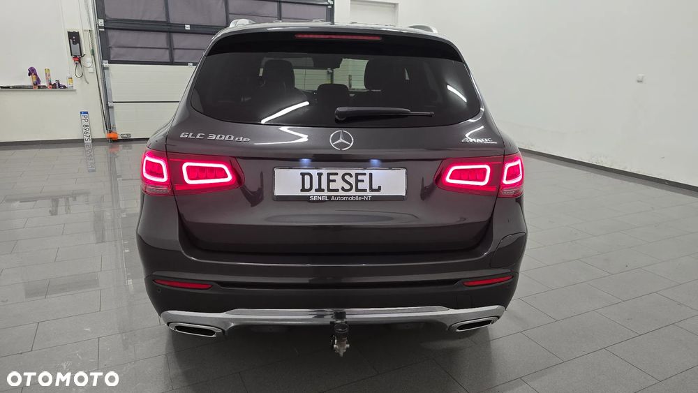 Mercedes-Benz GLC 300 de 4Matic 9G-TRONIC AMG Line Plus - 9