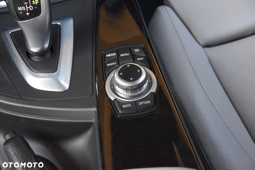 BMW Seria 3 320d Sport Line - 31