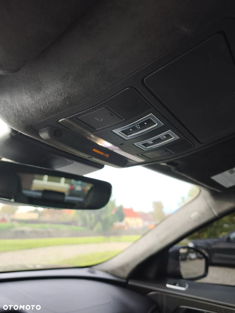 Jaguar F-Pace AWD SVR - 25