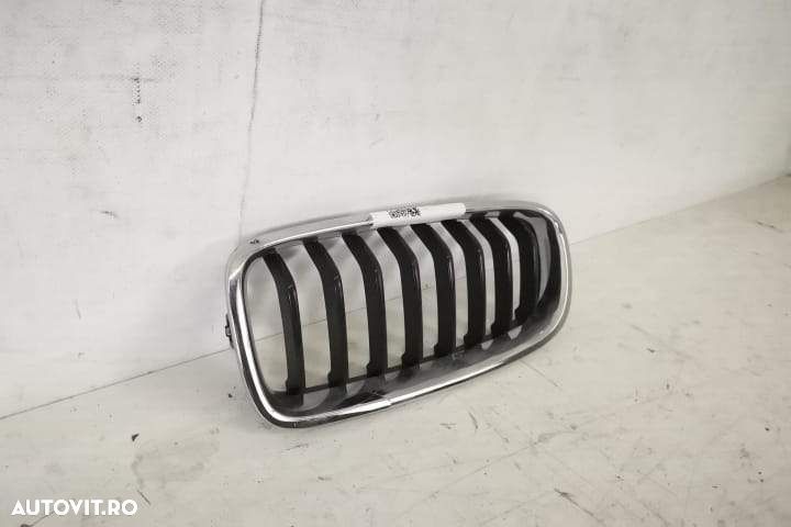 Grila Centrala Nara Stanga Originala In Stare Buna BMW Seria 3 F30 201 - 2