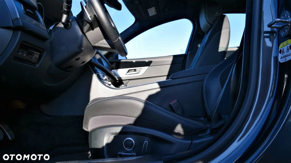 Jaguar XF 20d R-Sport - 11