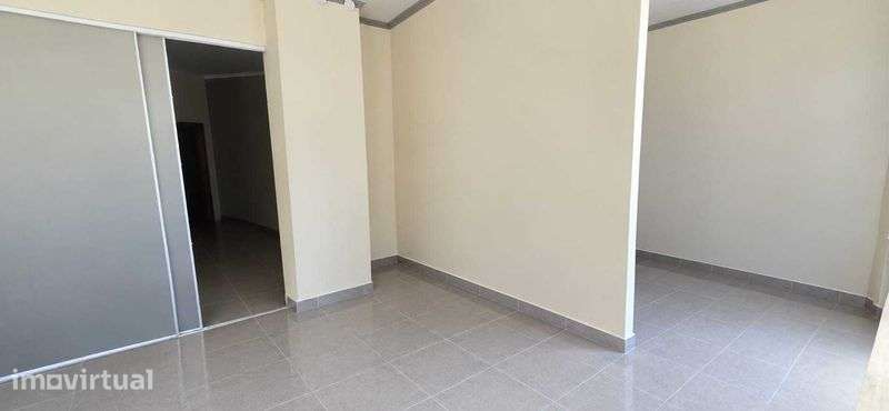Loja á Venda | 45 m² | Laranjeiro - Almada - Grande imagem: 2/5