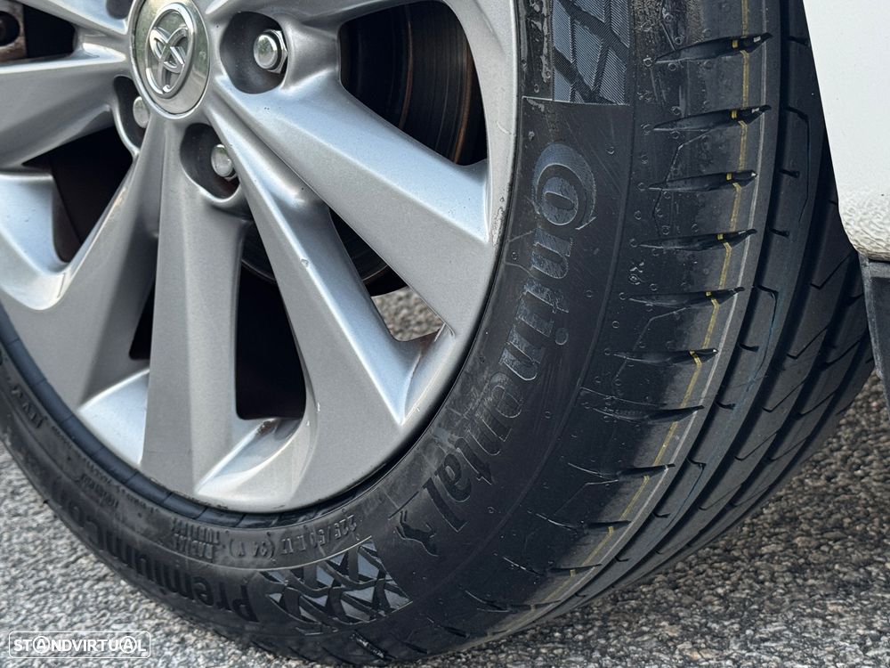 Toyota Auris Touring Sports 1.8 HSD Comfort+J17 - 16