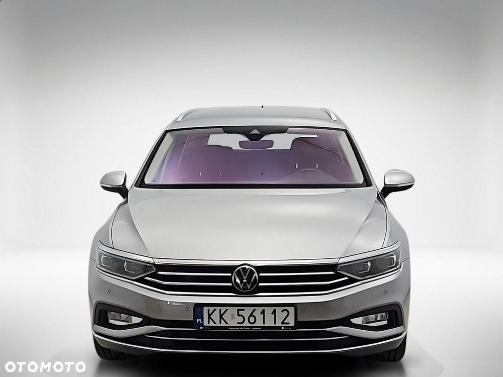 Volkswagen Passat Variant 2.0 TDI Elegance DSG - 9