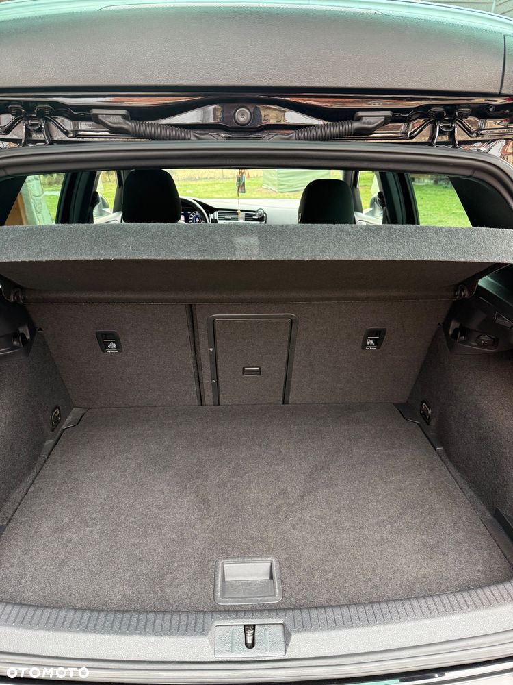 Volkswagen Golf - 10