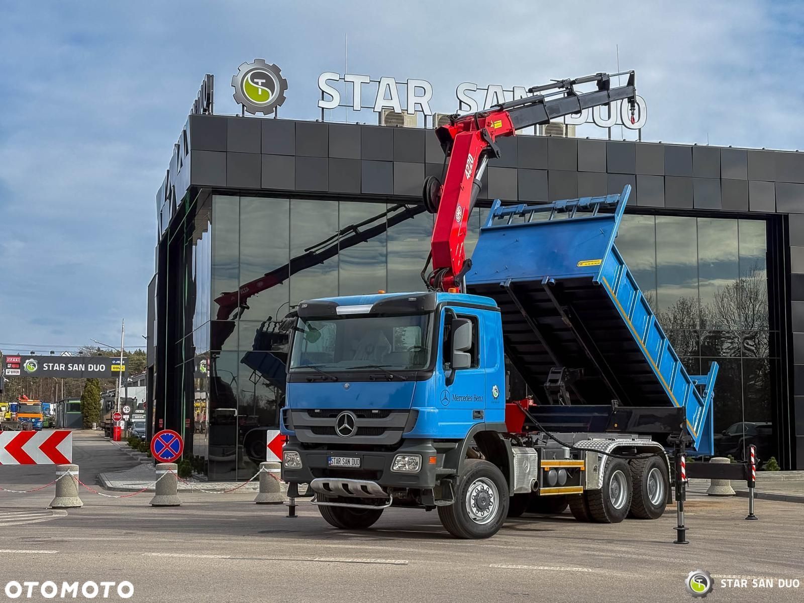 Mercedes-Benz ACTROS 3341 6x6 HMF 4220 K4 HDS Żuraw Wywrotka - 1