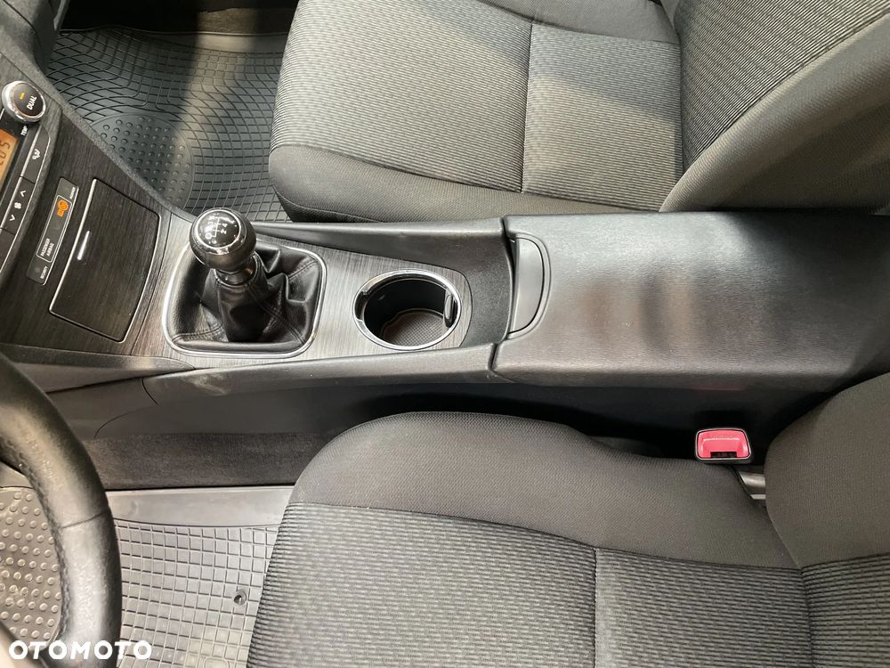 Toyota Avensis 2.0 Sol plus - 24