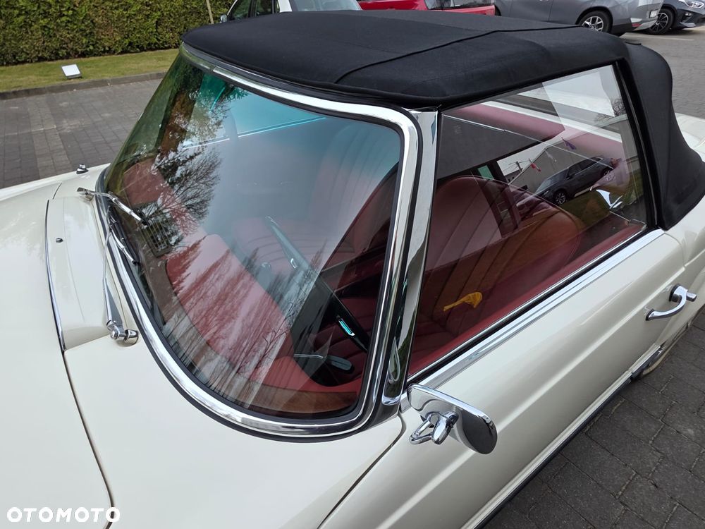 Mercedes-Benz SL - 16