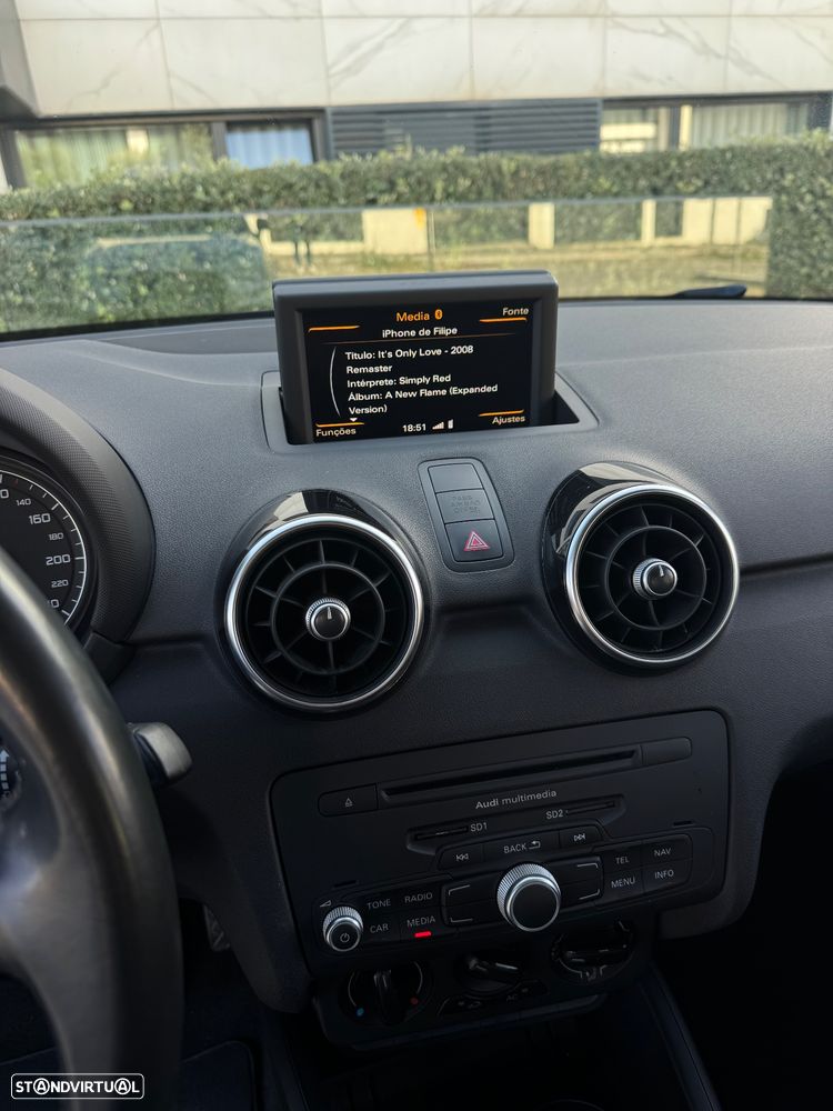 Audi A1 Sportback 1.6 TDi S-line S tronic - 13