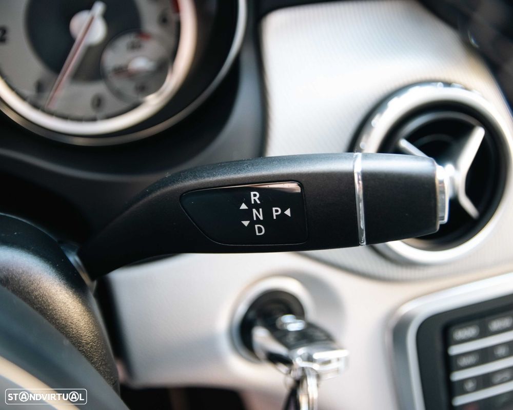 Mercedes-Benz GLA 220 d 7G-DCT Urban - 17