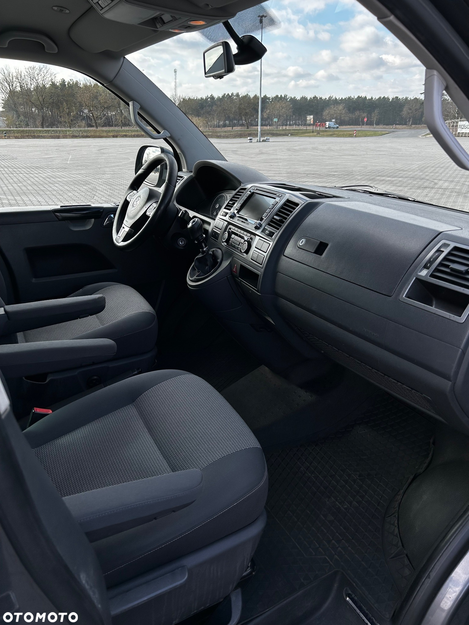 Volkswagen Caravelle - 12