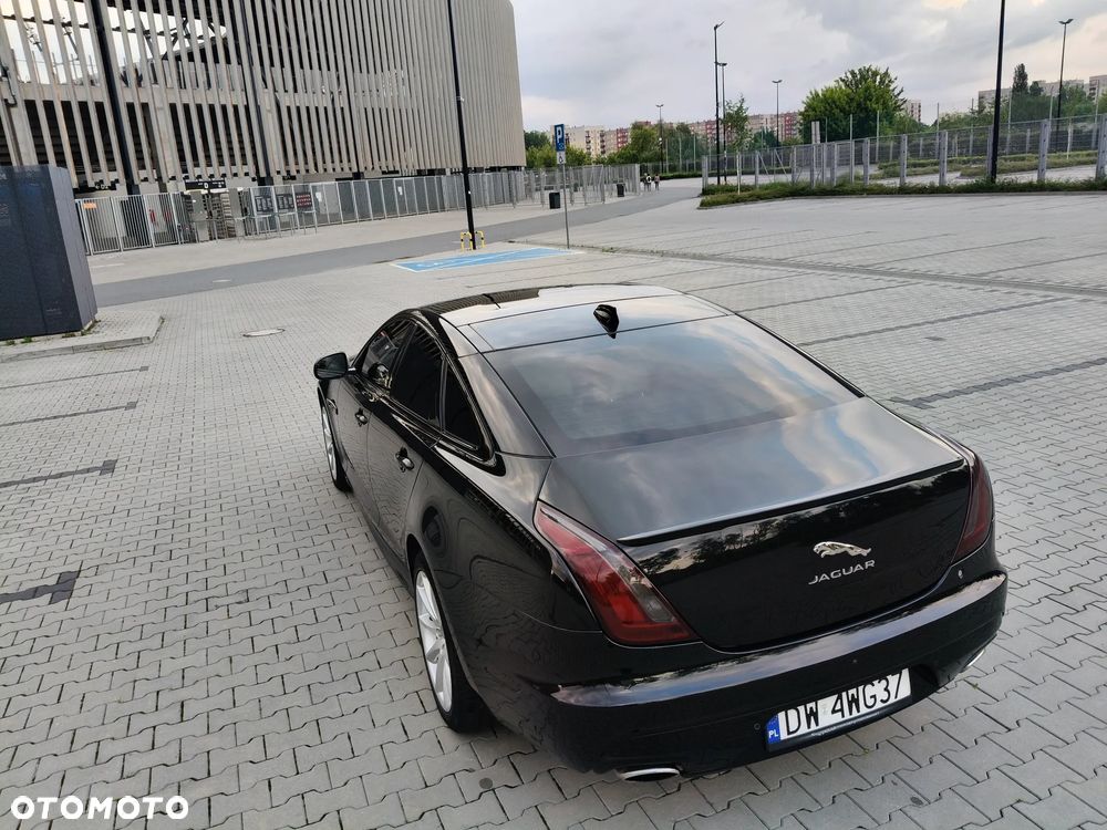 Jaguar XJ 3.0 D V6 R-Sport - 6