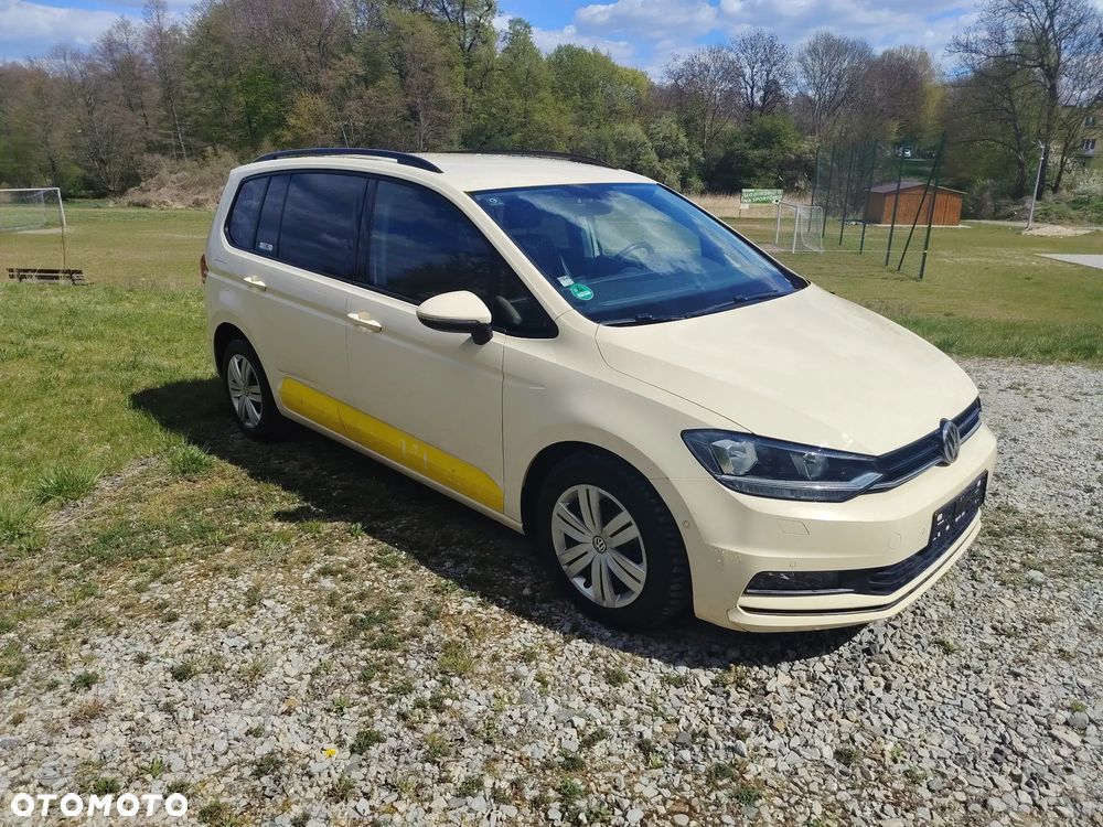 Volkswagen Touran - 11