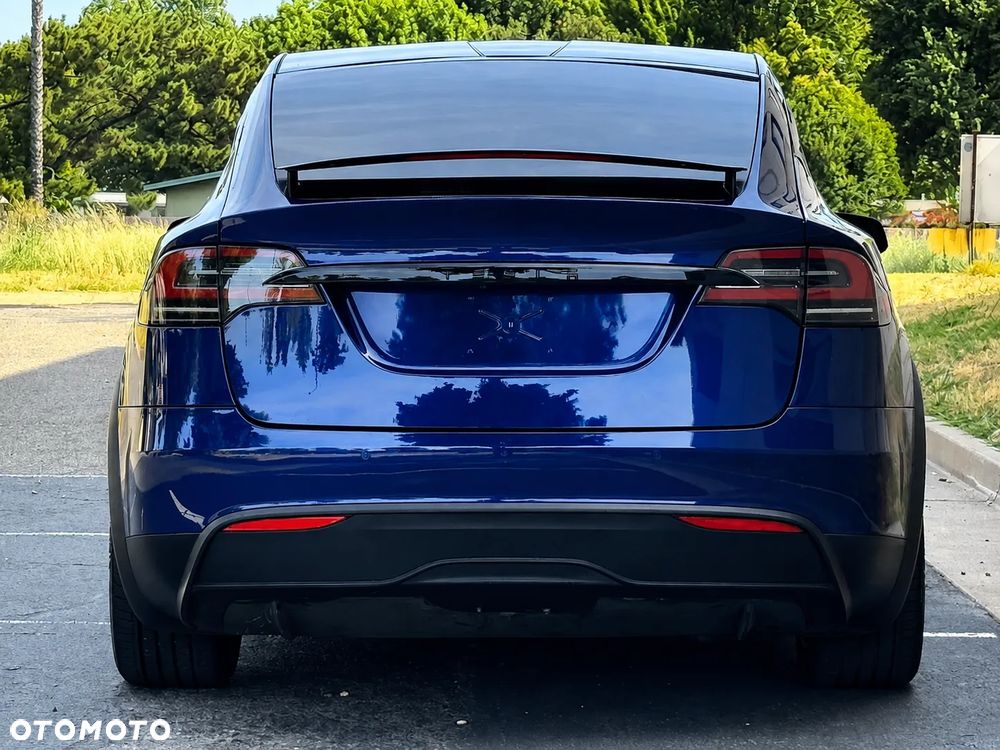 Tesla Model X - 6