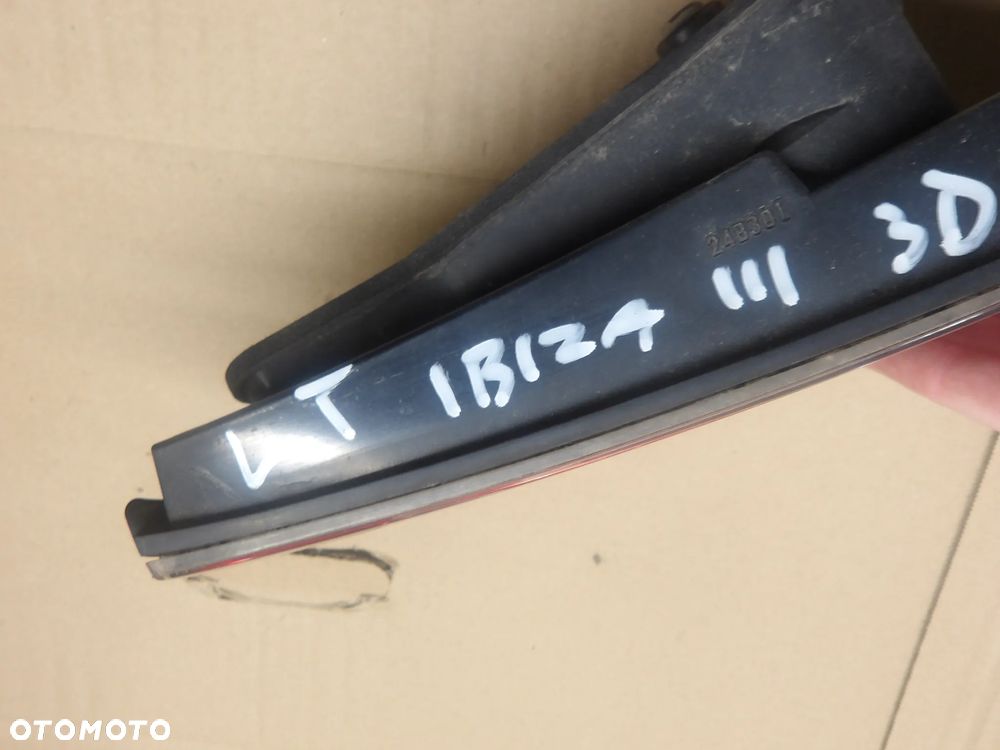 SEAT IBIZA III 06-09 1.4B 3D LAMPA TYLNA PRAWA LEWA TYŁ W KLAPE 6L69450963F - 5