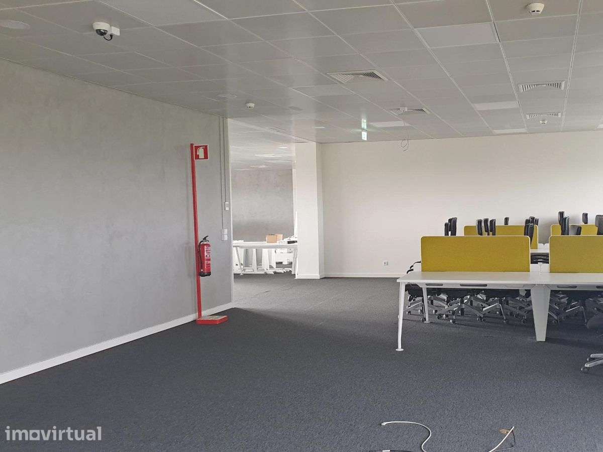 Escritório Venda Taguspark | 620 m2 | Inclui 11 Lug. Estacionamento - Grande imagem: 3/21