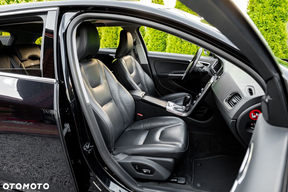 Volvo V60 T6 AWD Geartronic Summum - 26