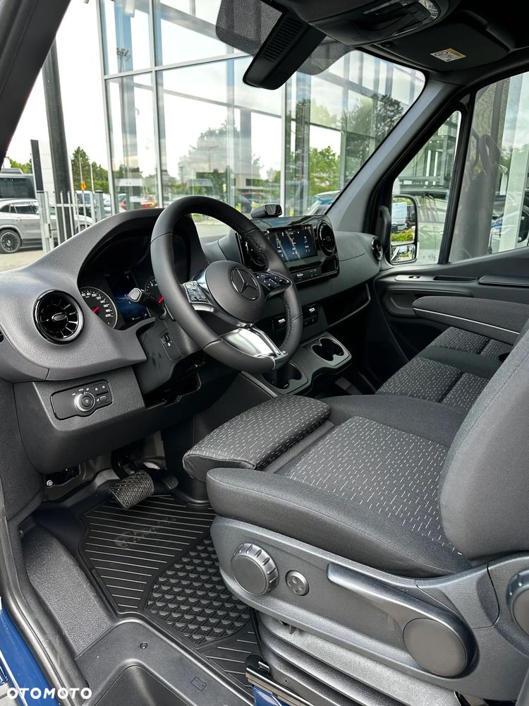 Mercedes-Benz Sprinter - 16