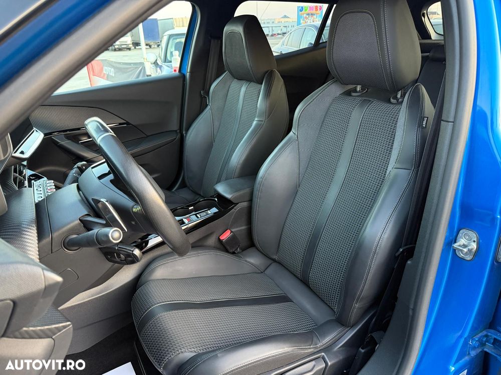 Peugeot 2008 PureTech 130 EAT8 GT Exclusive - 12