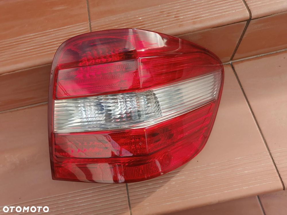 MERCEDES ML W164 Lampa Tylna Jasna Lewa Prawa Tył 05-08 - 17