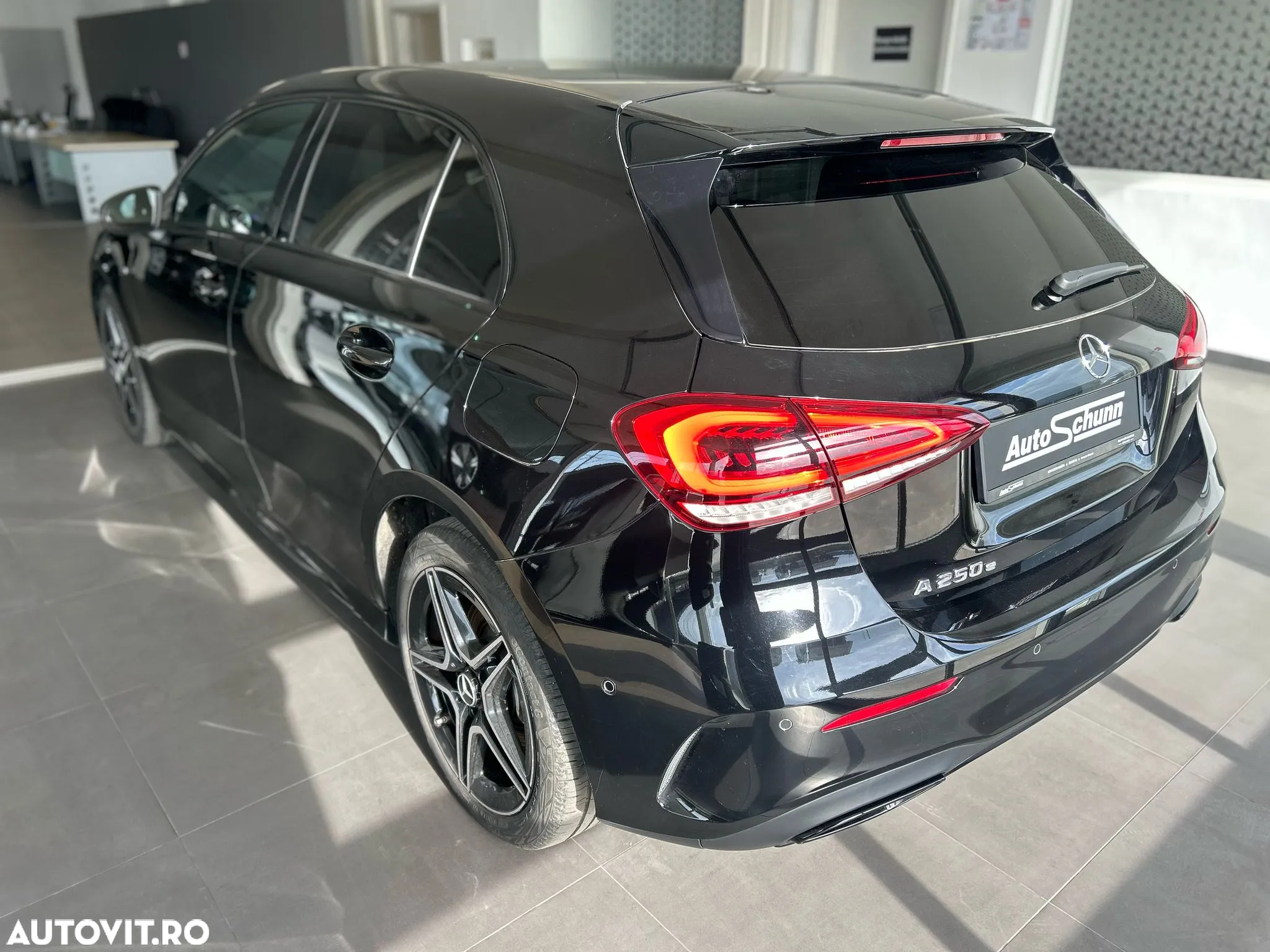 Mercedes-Benz A 250 e 8G-DCT AMG Line - 9