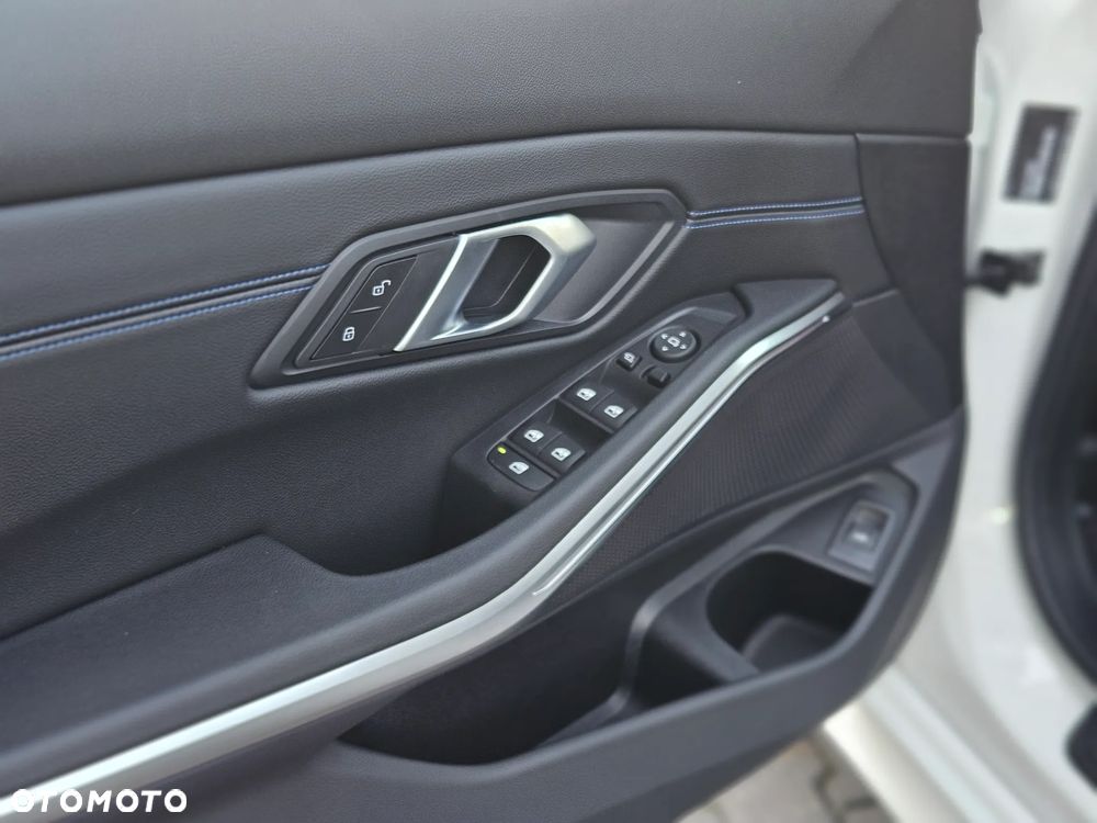 BMW Seria 3 - 23