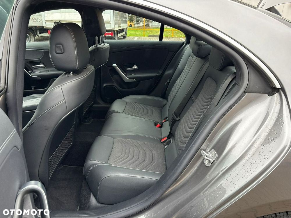 Mercedes-Benz CLA 180 7G-DCT - 19