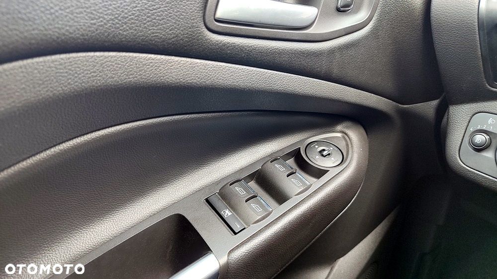 Ford Kuga 2.0 TDCi 2x4 Trend - 38