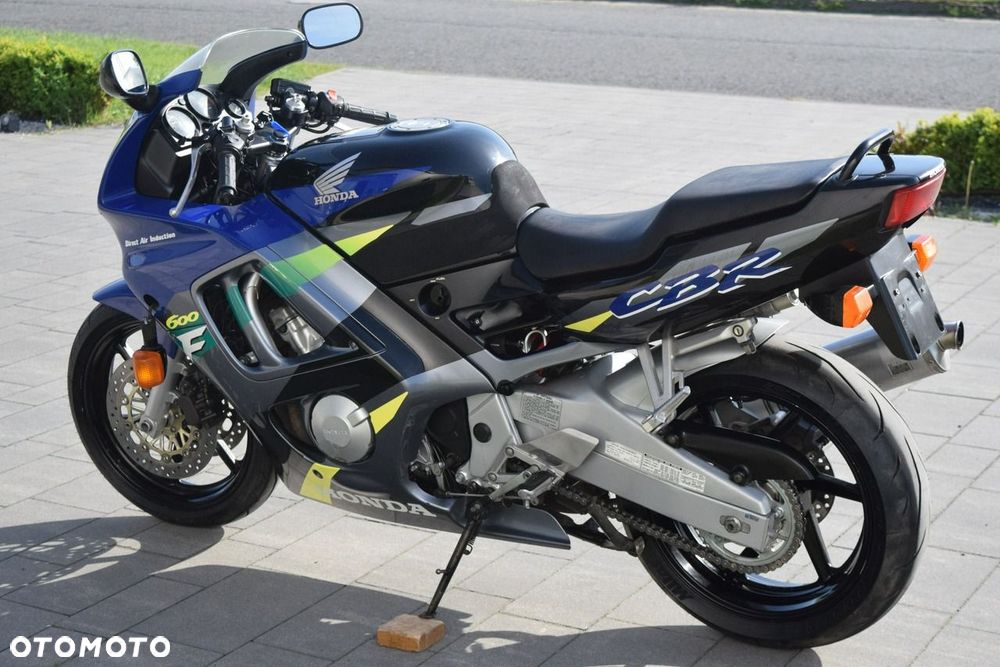 Honda CBR - 3
