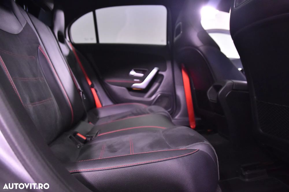 Mercedes-Benz A AMG 35 4Matic AMG Speedshift DCT 7G - 12