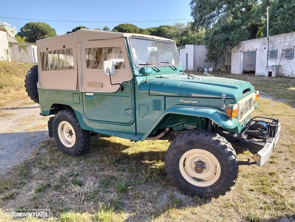 Toyota Land Cruiser - 1