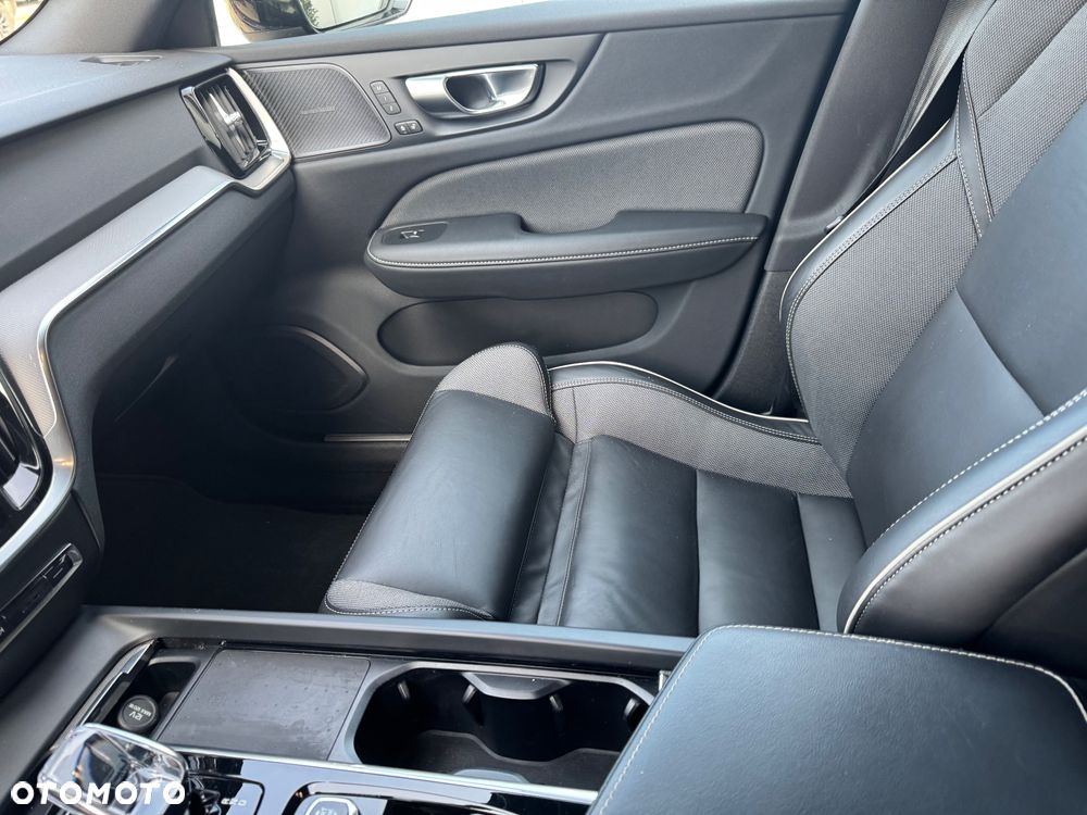 Volvo V60 B4 B Plus Dark - 9
