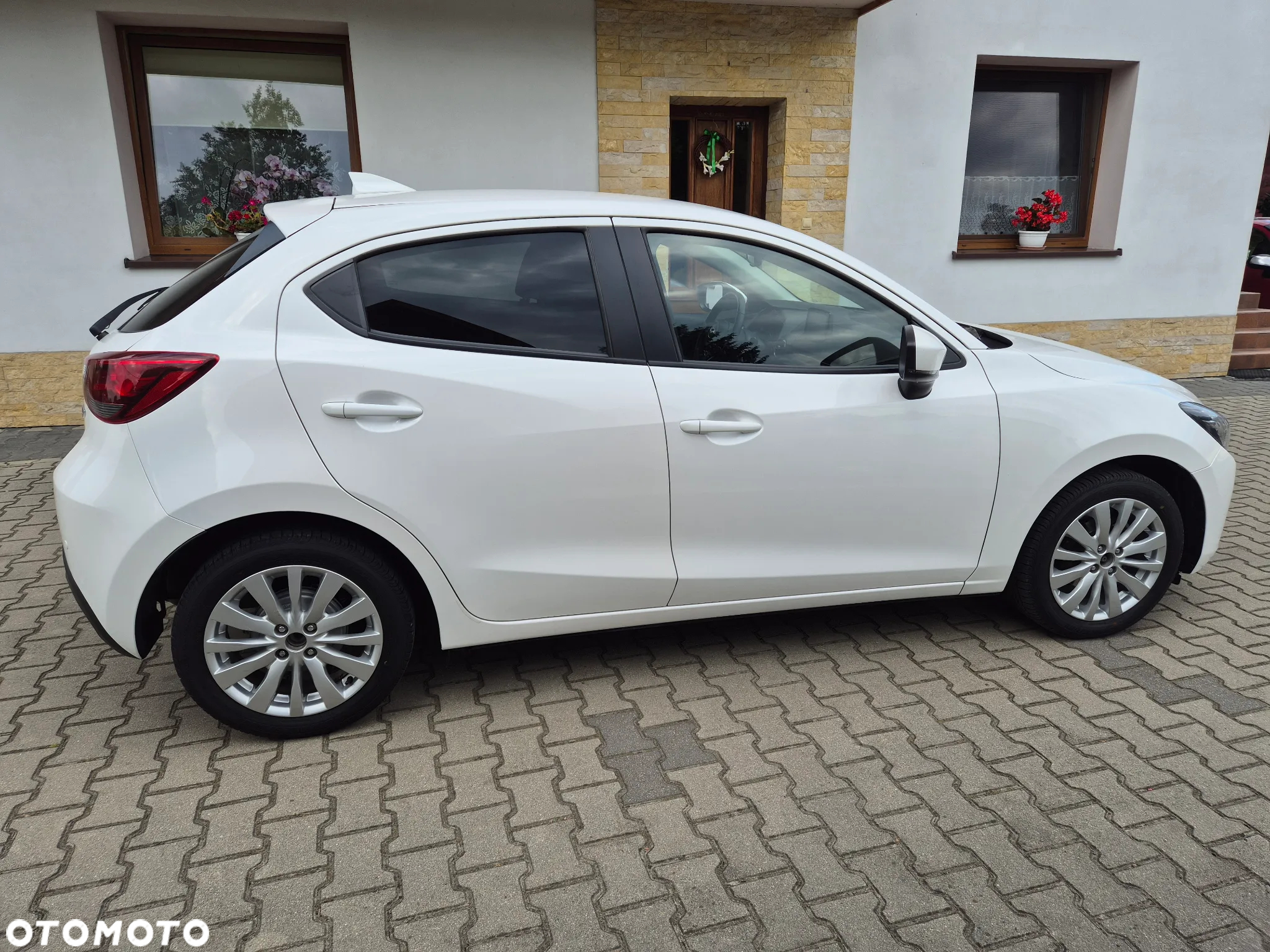 Mazda 2 SKYACTIV-G 90 White Edition - 3