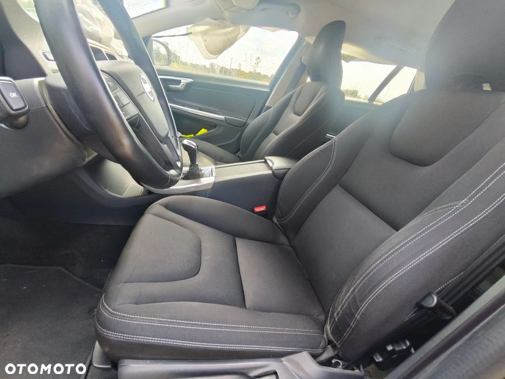 Volvo V60 D3 Drive-E Kinetic - 28