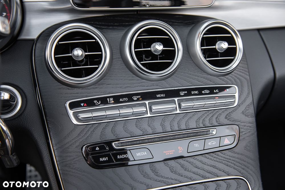 Mercedes-Benz Klasa C 200 9G-TRONIC AMG Line - 26