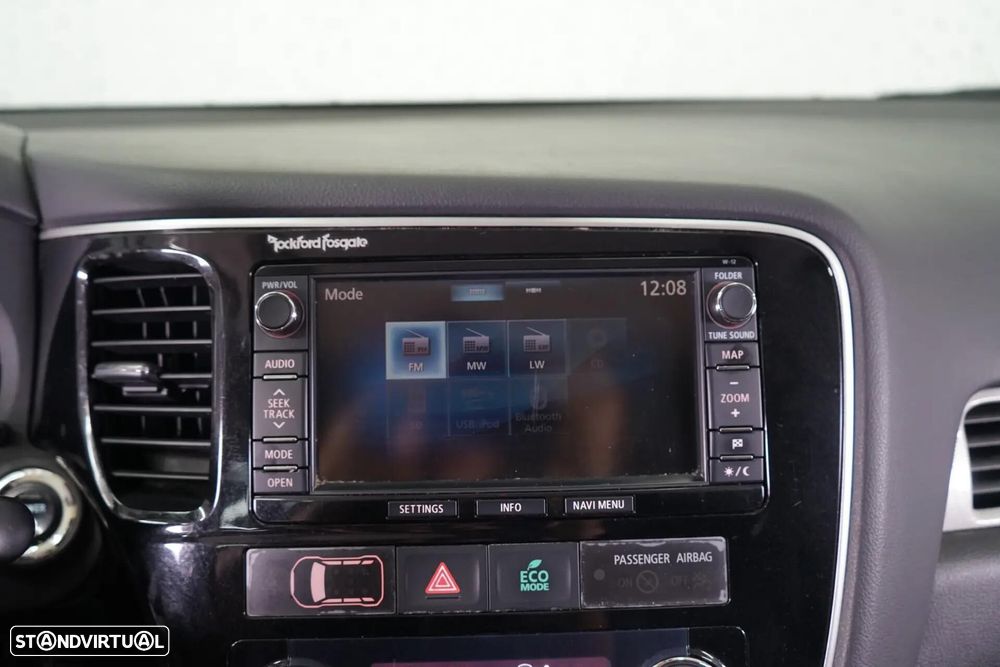 Mitsubishi Outlander 2.0 4WD Plus - 37