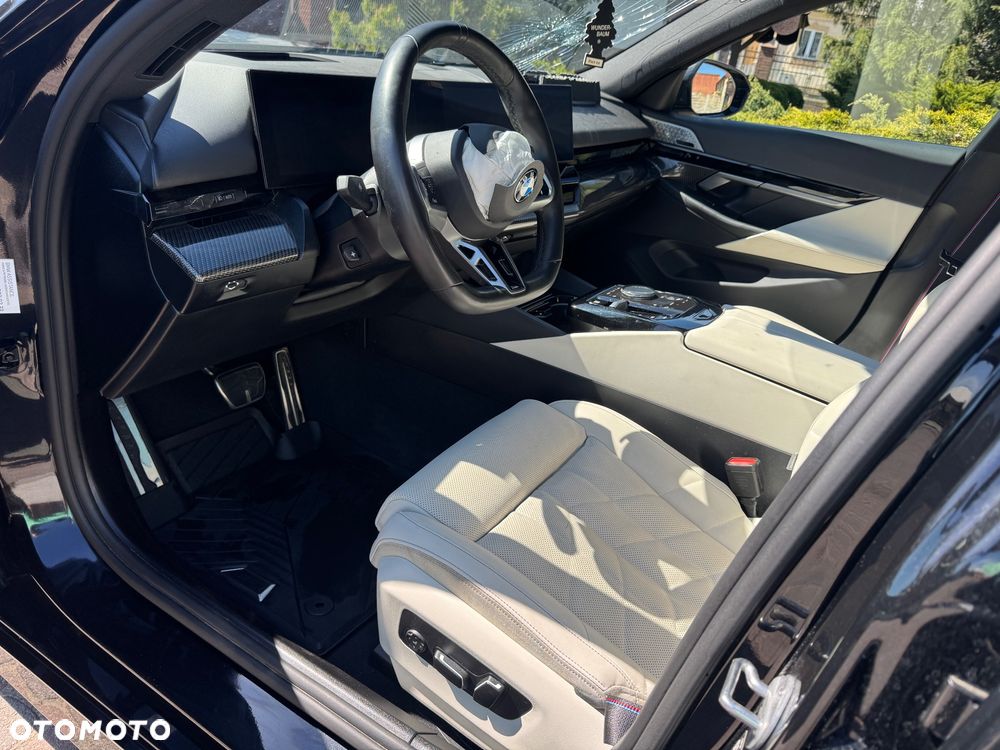BMW Seria 5 520d xDrive mHEV M Sport - 9