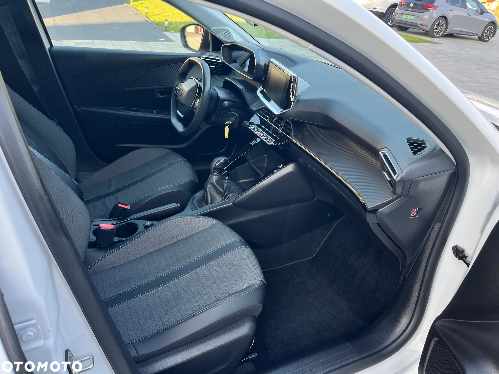 Peugeot 208 - 13