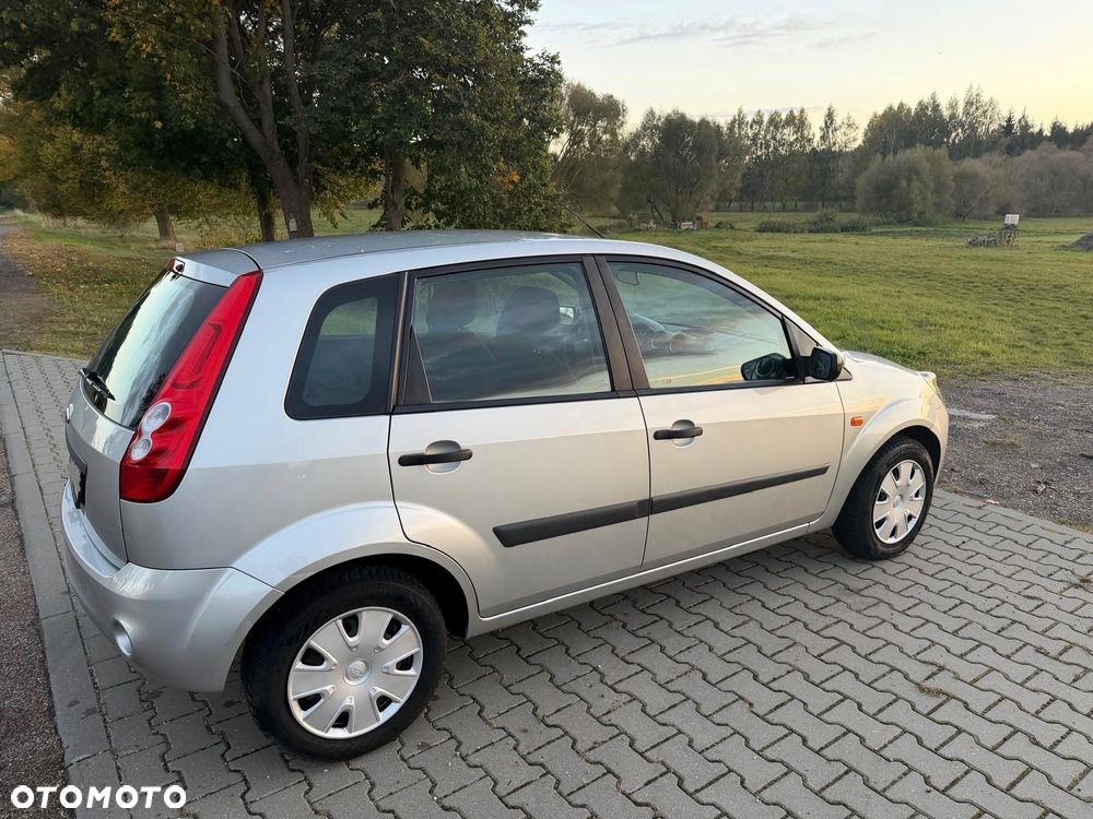 Ford Fiesta 1.4 Ambiente - 21